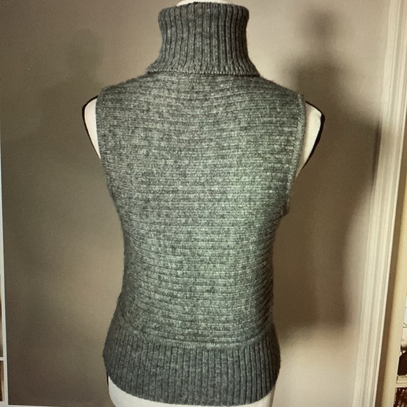 MODA International Sleeveless Turtleneck - Gray - Size M - Picture 2 of 6